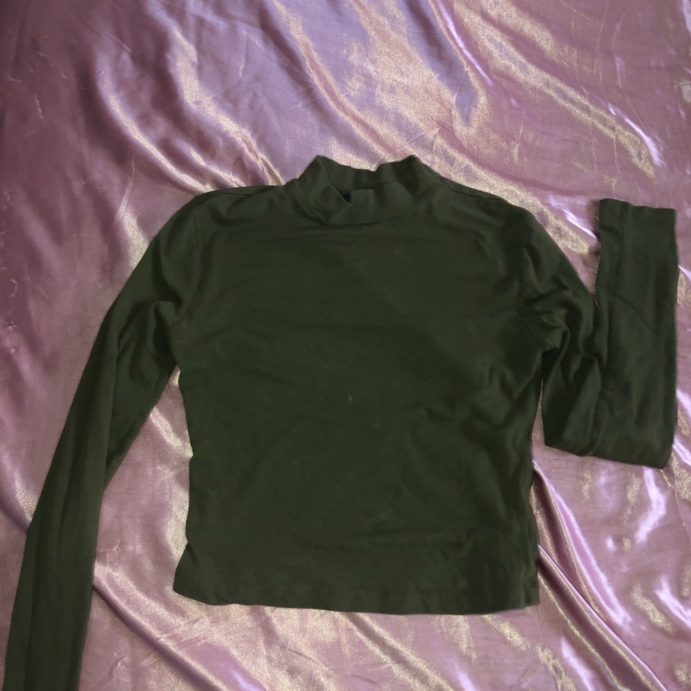 Green long sleeve crop top